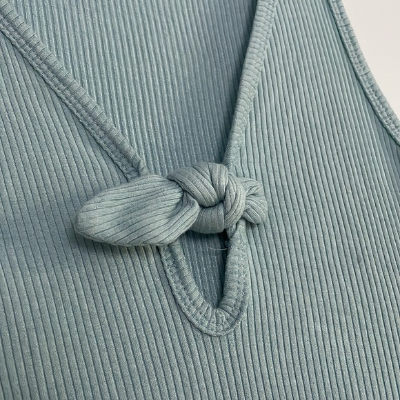 Sea foam blue ribbed tank keyhole with bow size S hashtag EUC very soft - Picture 4 of 13